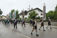 DSC00718 Rückmarsch zum Festzelt, Fahnenabordnungen.jpg