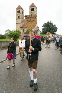 DSC00745 Rückmarsch zum Festzelt, Landjugend Oberpfaffenhofen Hochstadt, Täfelesbua.jpg